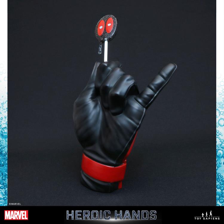 Estatua Heroic Hands Deadpool - Marvel 26cm