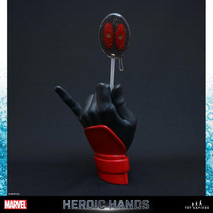 Estatua Heroic Hands Deadpool - Marvel 26cm