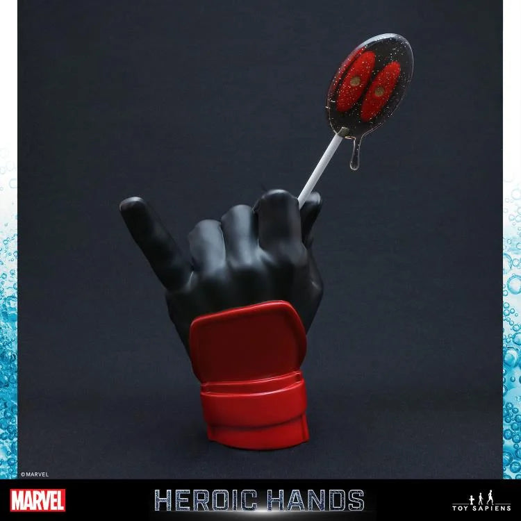 Estatua Heroic Hands Deadpool - Marvel 26cm